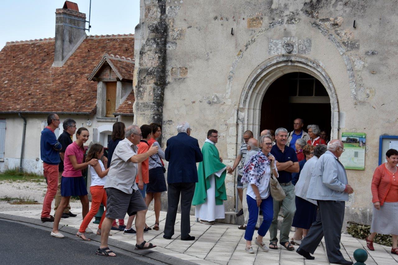 Sortie de messe à lanthenay