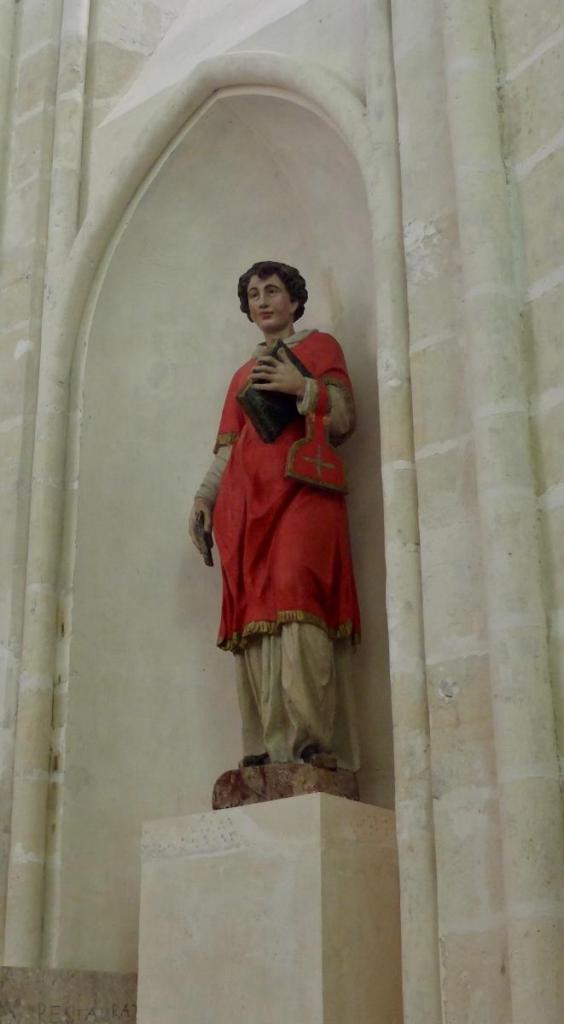 statue de st Etienne rénovée dans le choeur